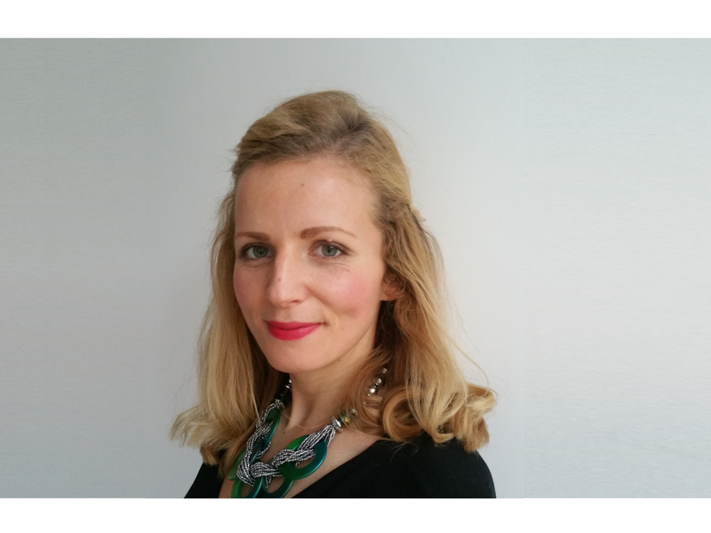 A headshot of a women named Rosie.