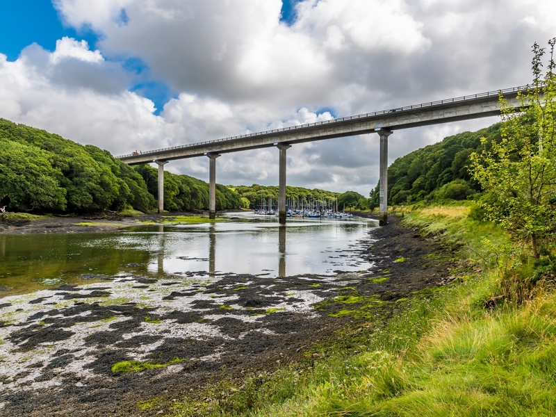 Image o a bridge over a river.
