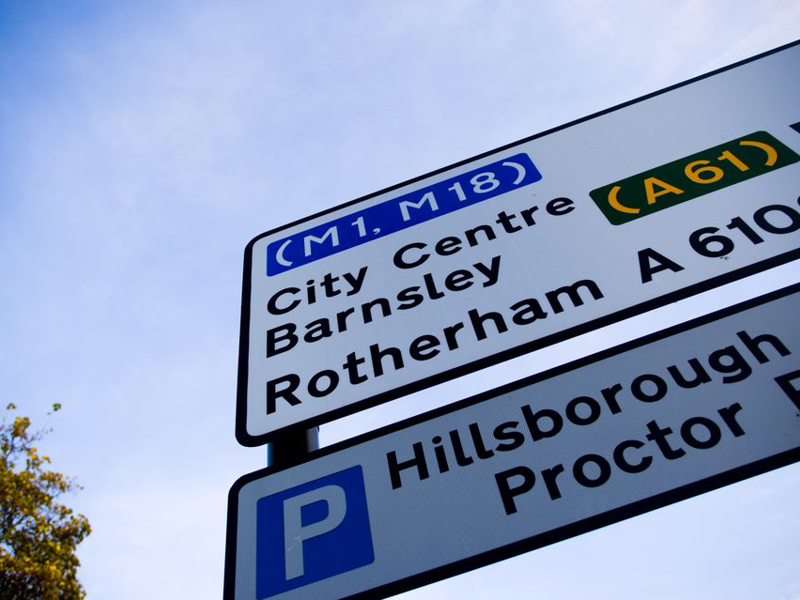 Image of the M1, M8 road sign.