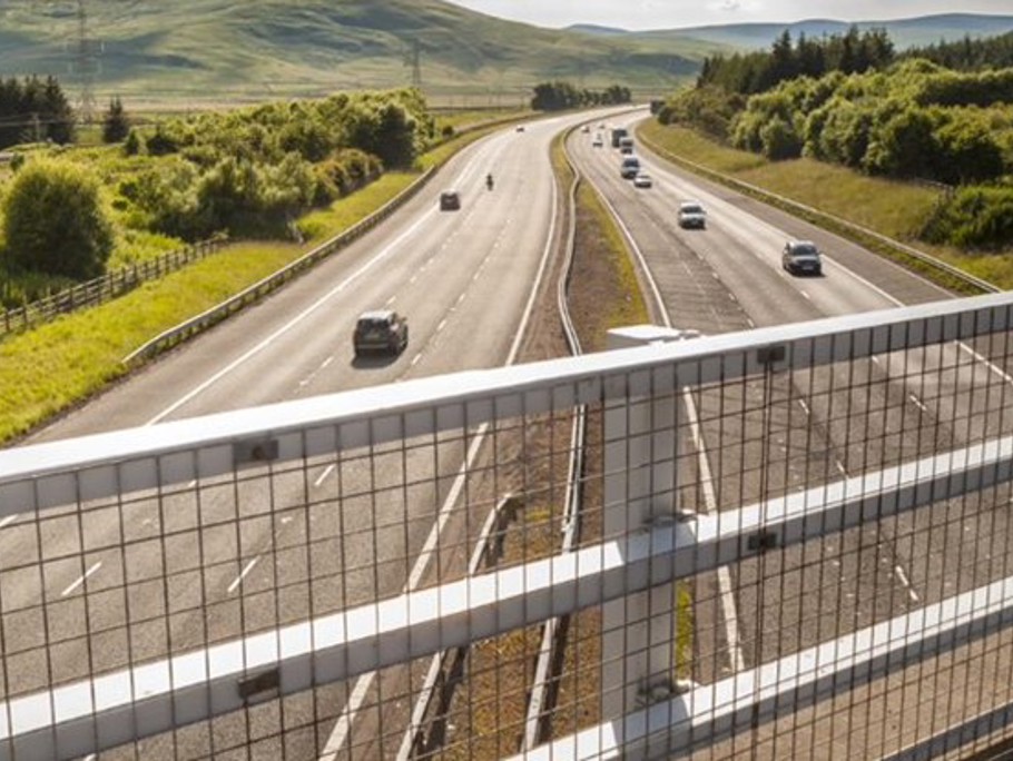 Image taken from a bridge of the carriage way below