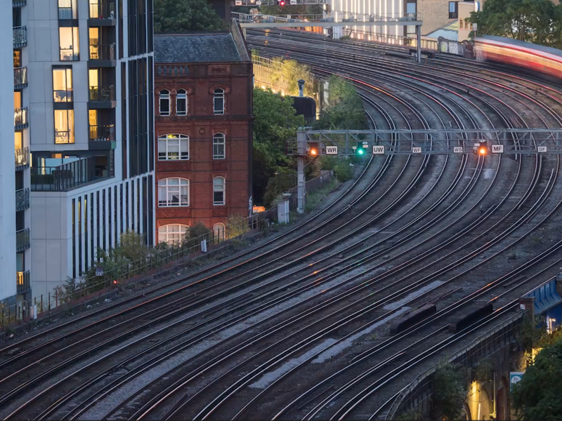 Image of railway tracks.