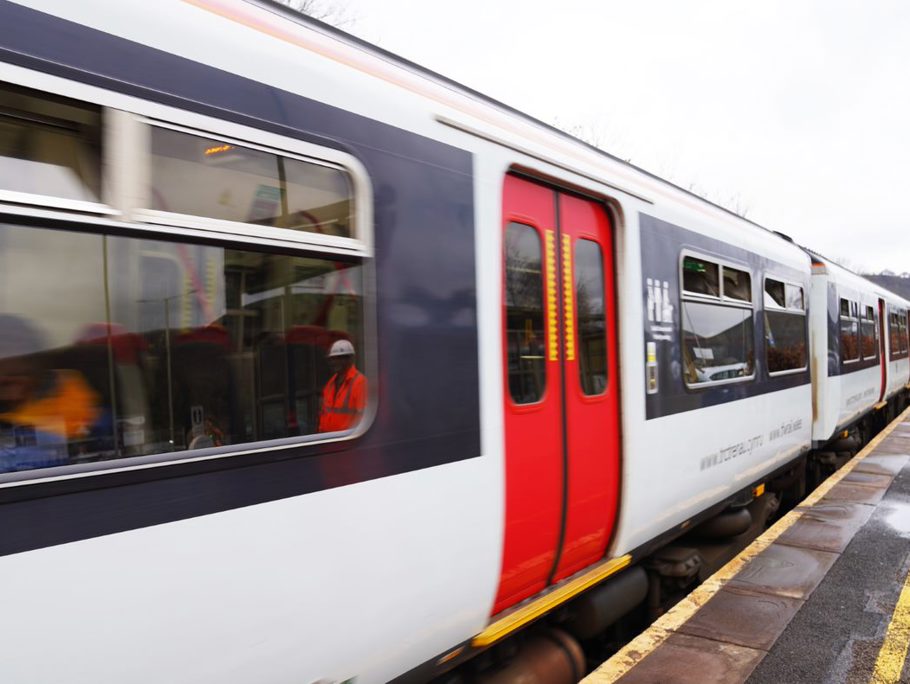 Image of a train at the platform